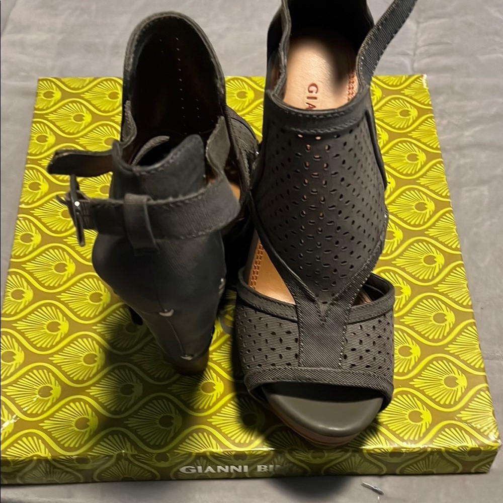 Gianni Bini Women's Gray Heeled Sandals